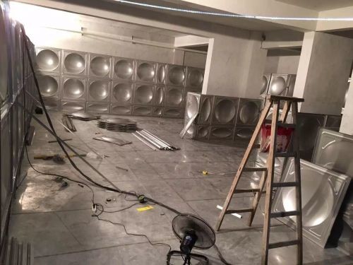 異形水箱安裝現(xiàn)場(chǎng)